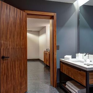 Suite Governor